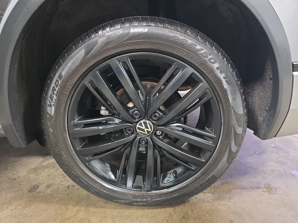 Used 2022 Volkswagen Tiguan SE R-Line image 33