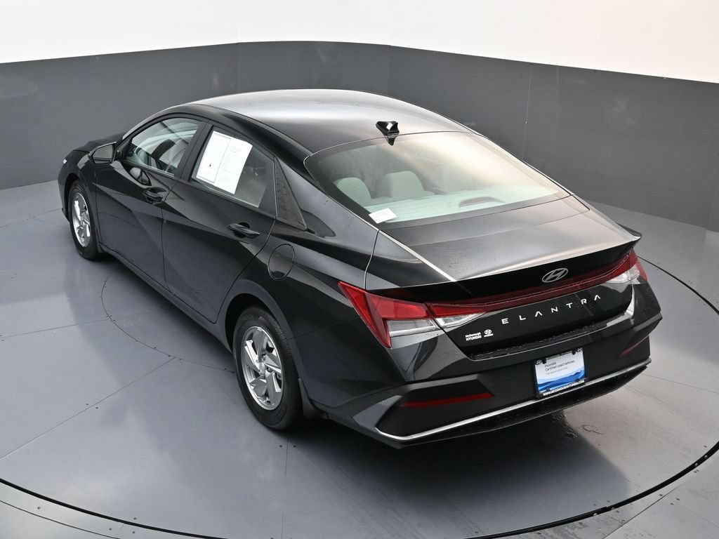 Certified 2026 Hyundai Elantra SE FWD image 17