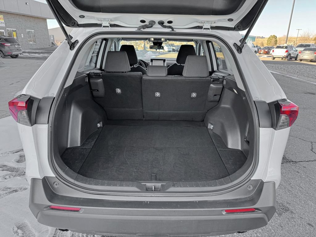 Used 2024 Toyota RAV4 LE image 9