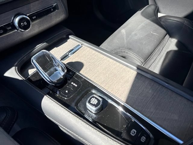 Used 2023 Volvo XC90 B6 Ultimate w/ Protection Package Premier AWD/4WD image 9