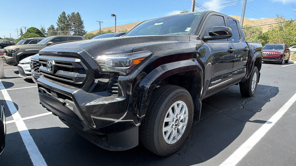 Certified 2025 Toyota Tacoma SR5 AWD/4WD image 4