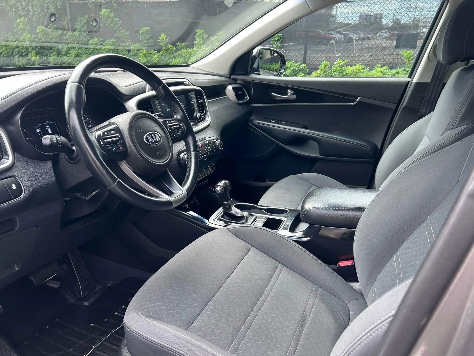 Used 2017 Kia Sorento LX w/ LX Convenience Package image 14