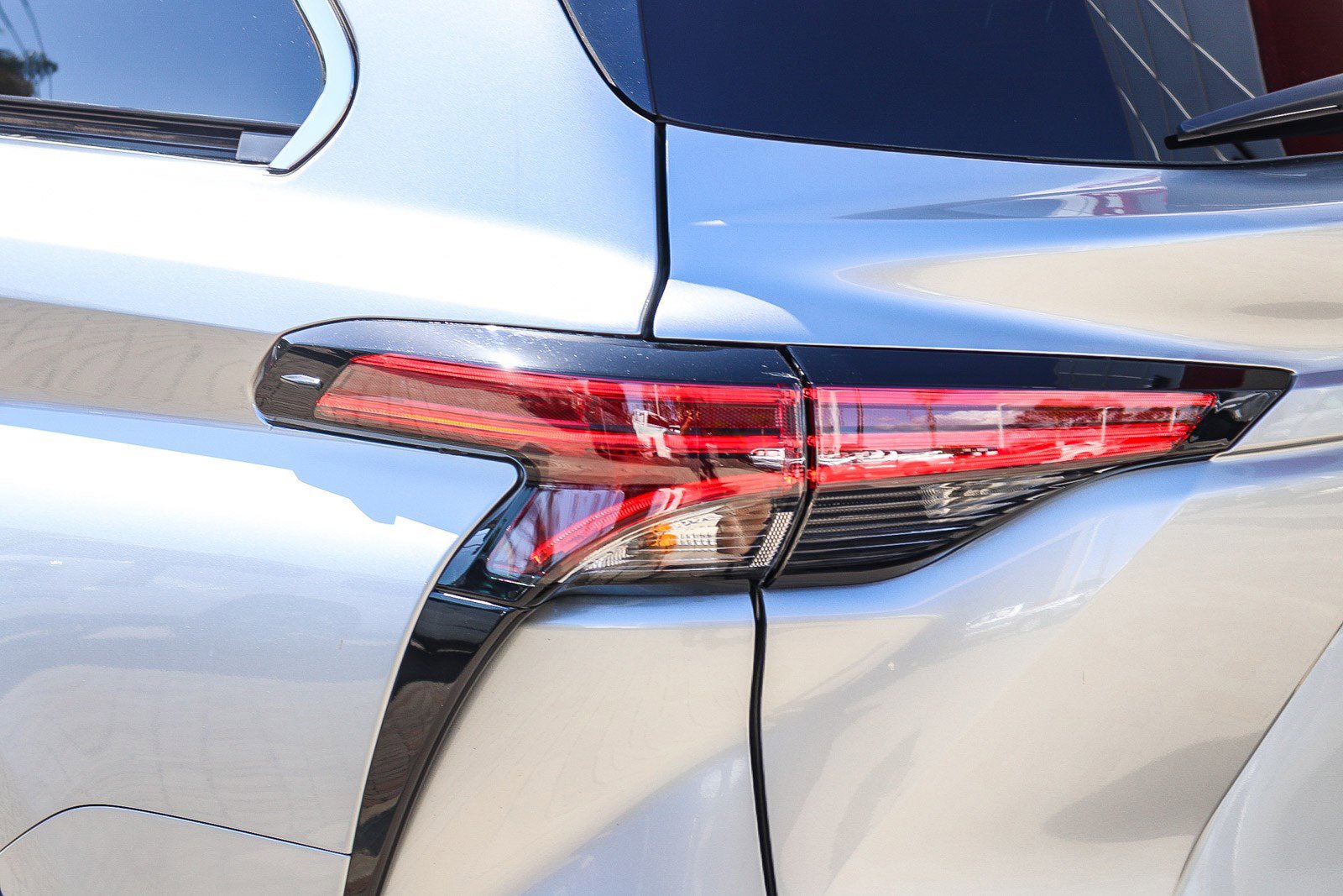 Used 2025 Toyota Sienna Platinum image 10