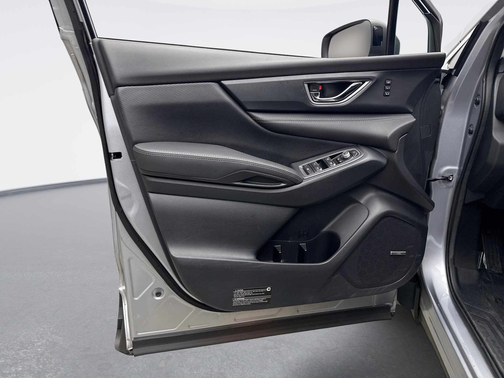 Used 2023 Subaru Ascent Limited w/ Technology Package image 9