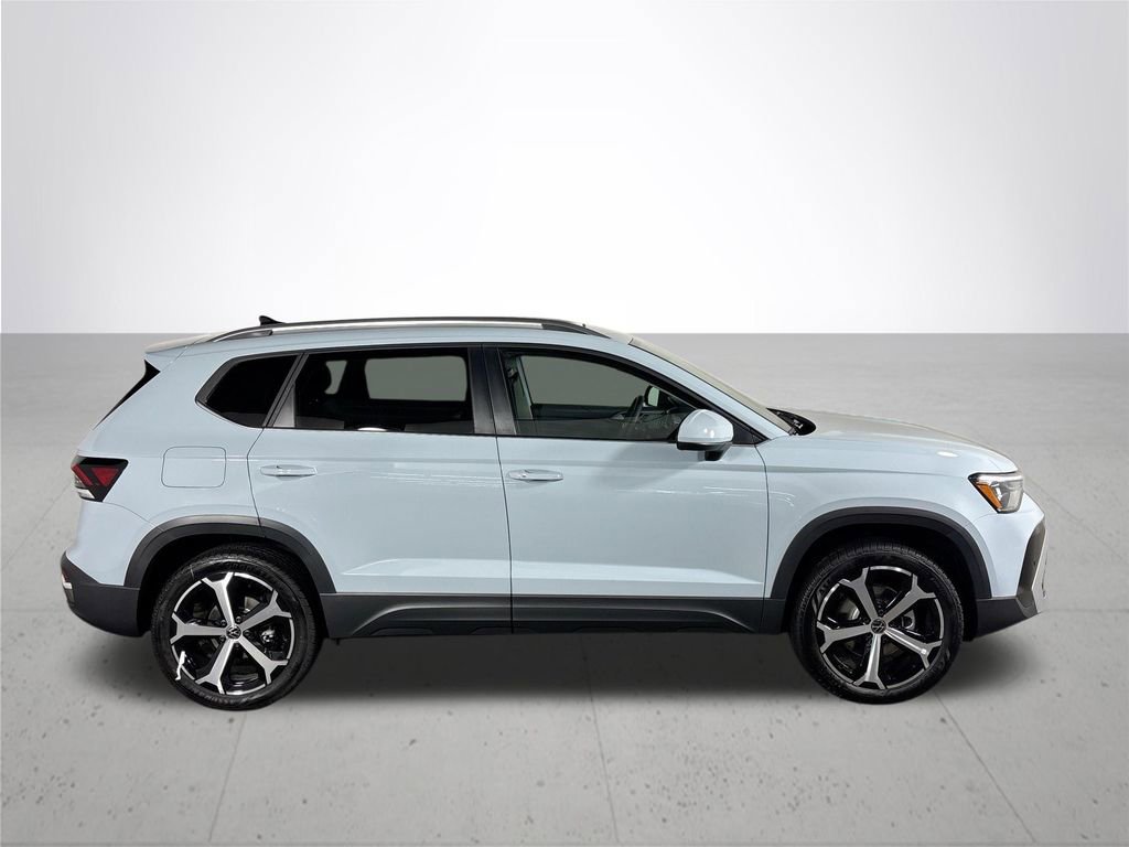 New 2025 Volkswagen Taos SEL image 5