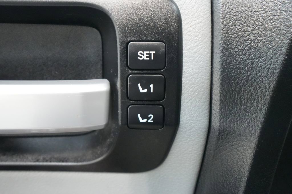 Used 2013 Toyota Sequoia Platinum image 15
