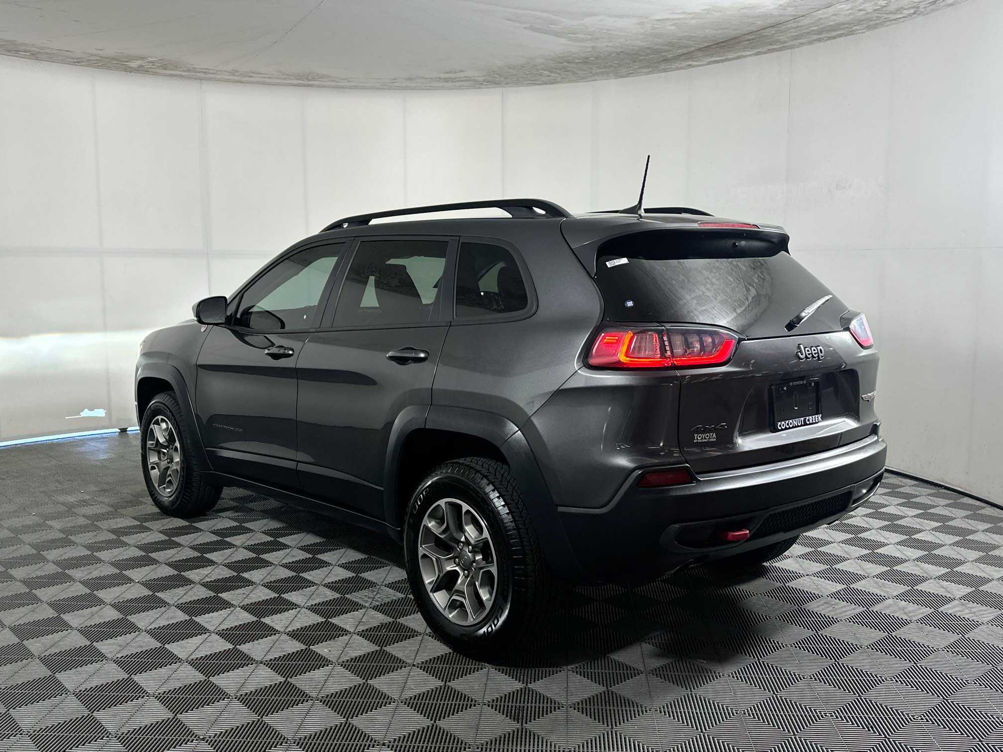 Used 2022 Jeep Cherokee Trailhawk AWD/4WD image 5