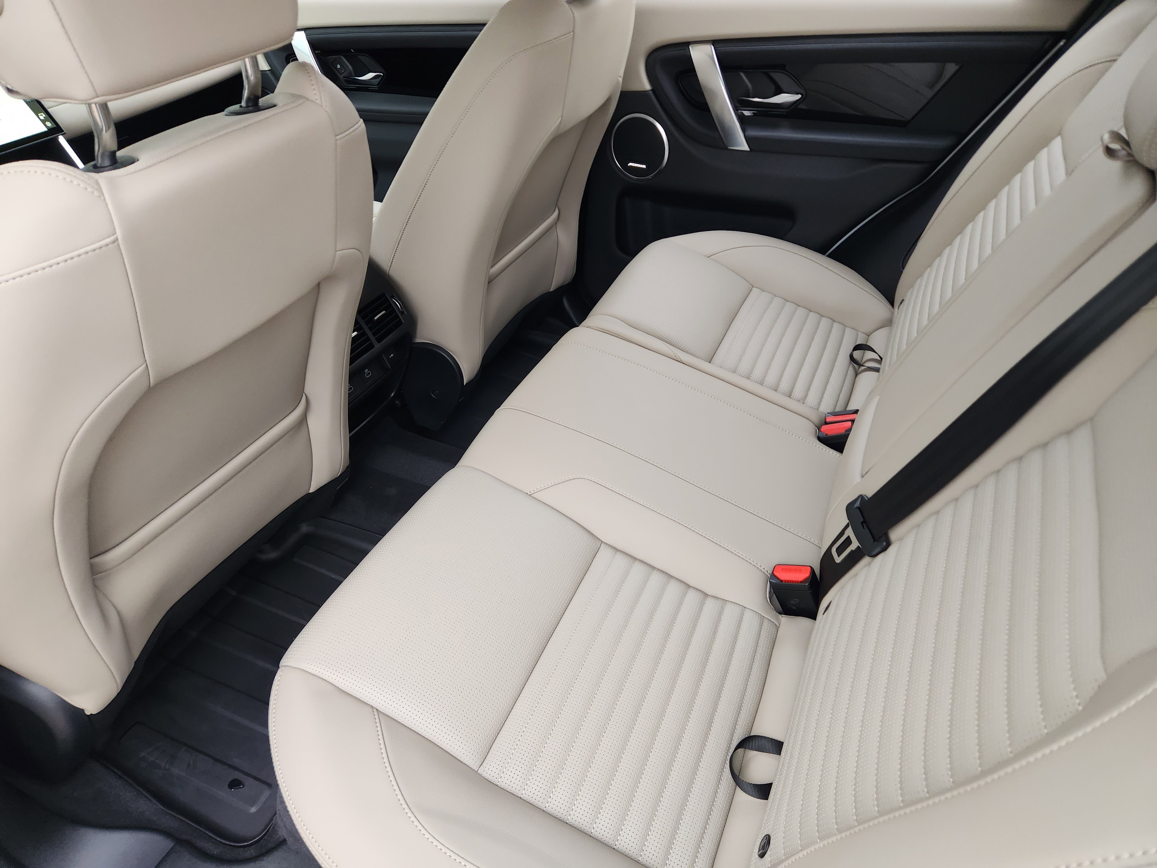 New 2025 Land Rover Discovery Sport S image 31