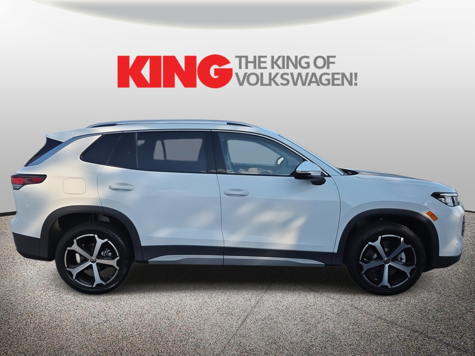 New 2025 Volkswagen Tiguan SE image 8