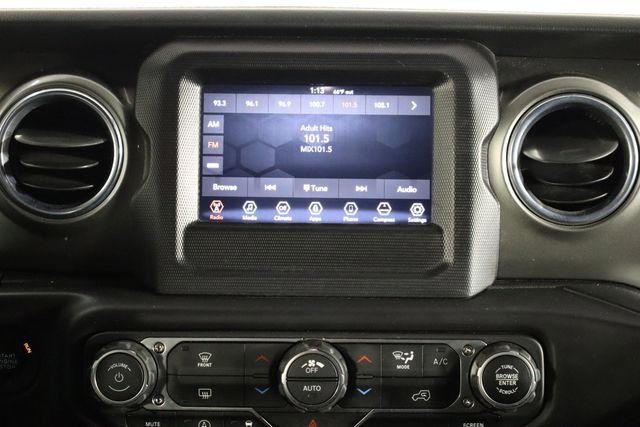 Used 2018 Jeep Wrangler Unlimited Sahara AWD/4WD image 23
