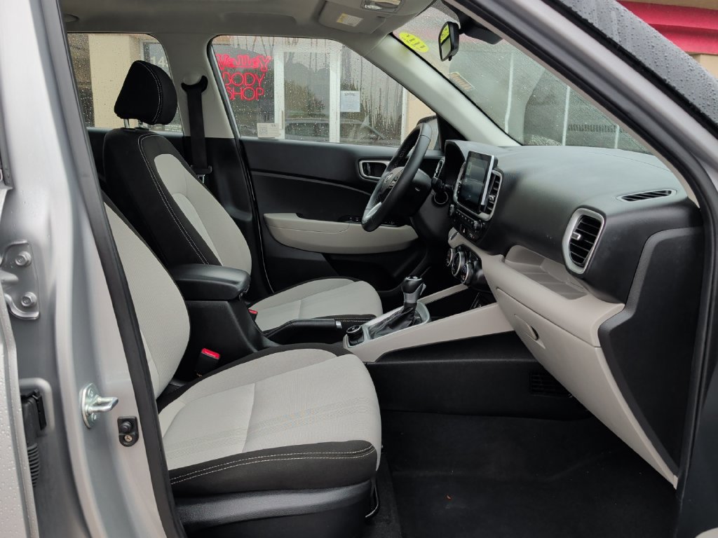 Used 2025 Hyundai Venue SEL FWD image 37