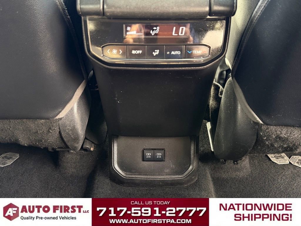 Used 2021 Toyota Highlander XLE AWD/4WD image 24