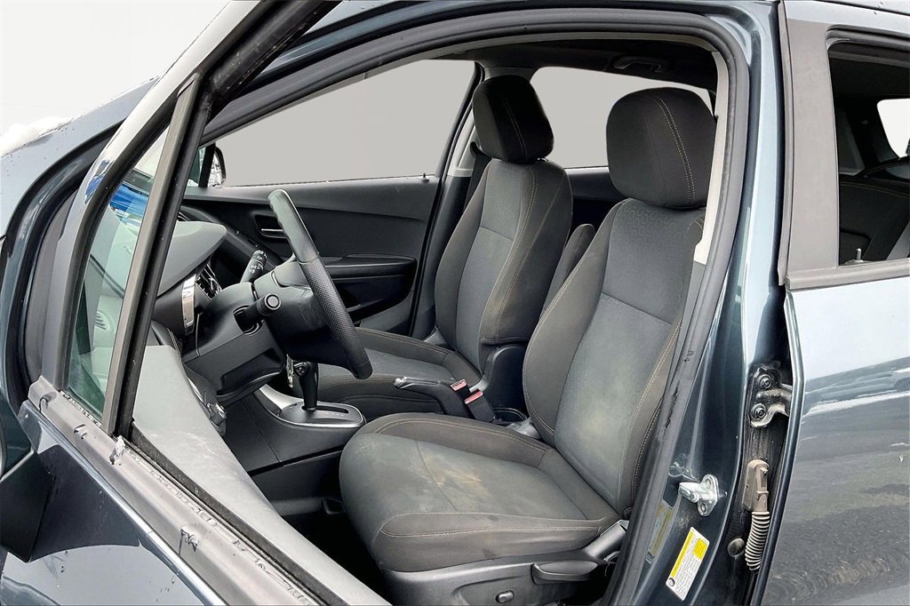 Used 2021 Chevrolet Trax LS w/ Tint and Cruise Package image 23