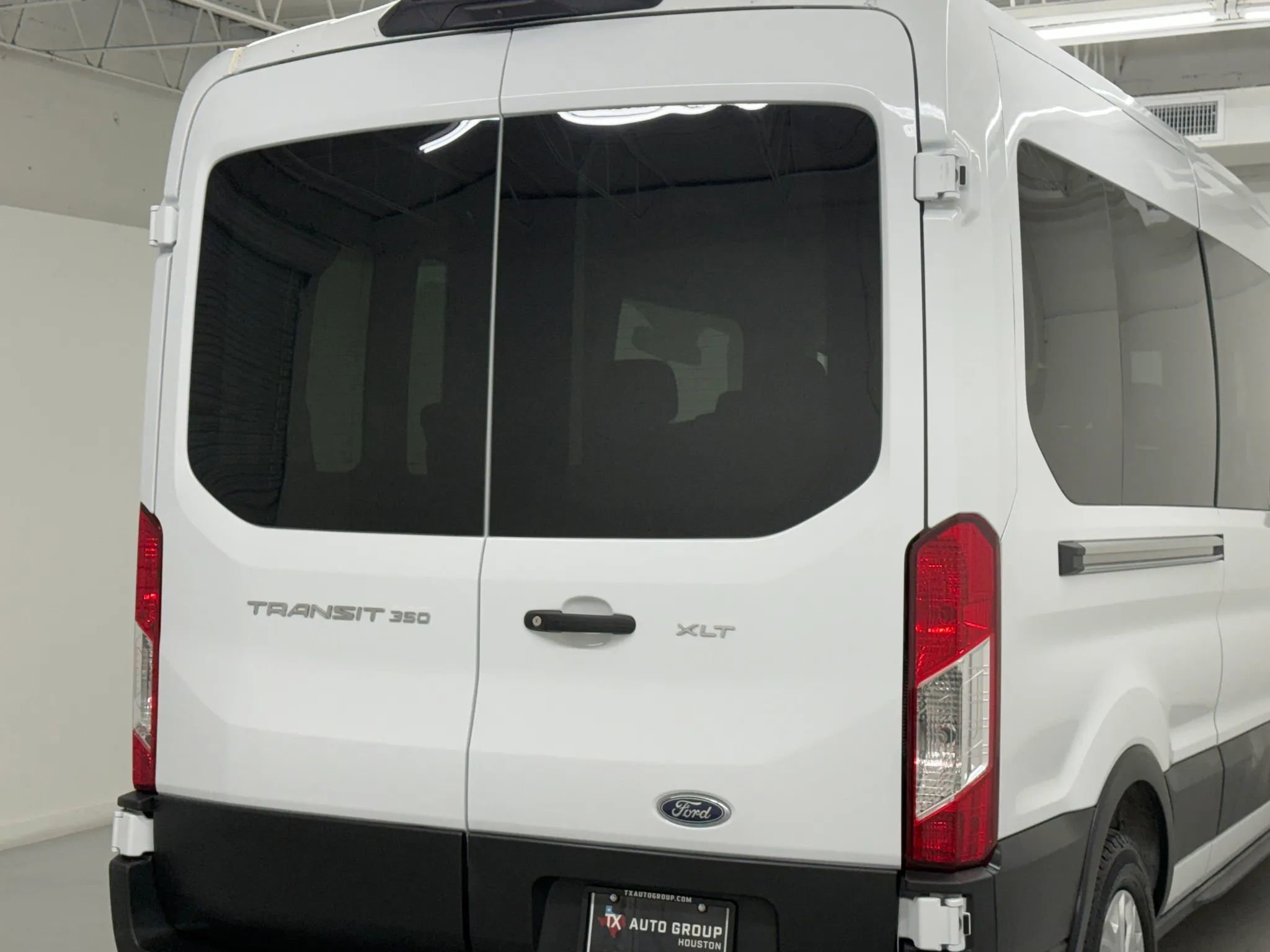 Used 2025 Ford Transit 350 XLT image 37