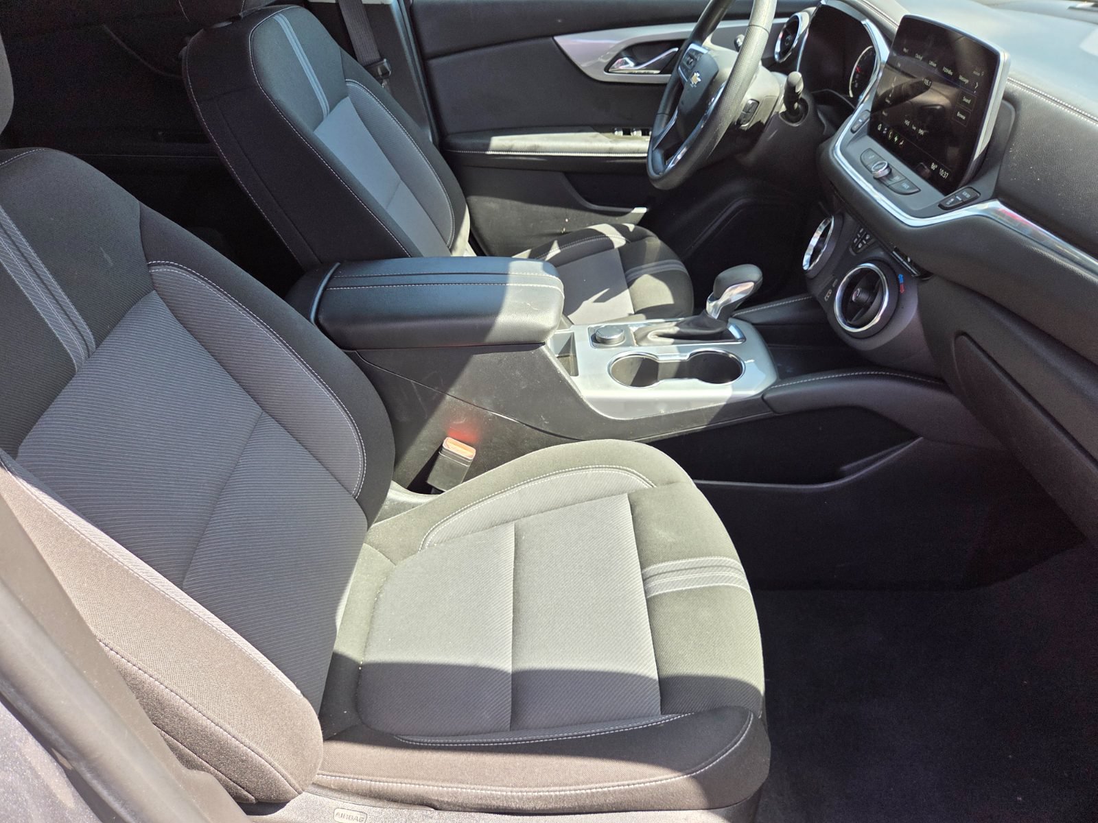 Used 2025 Chevrolet Blazer LT FWD image 13