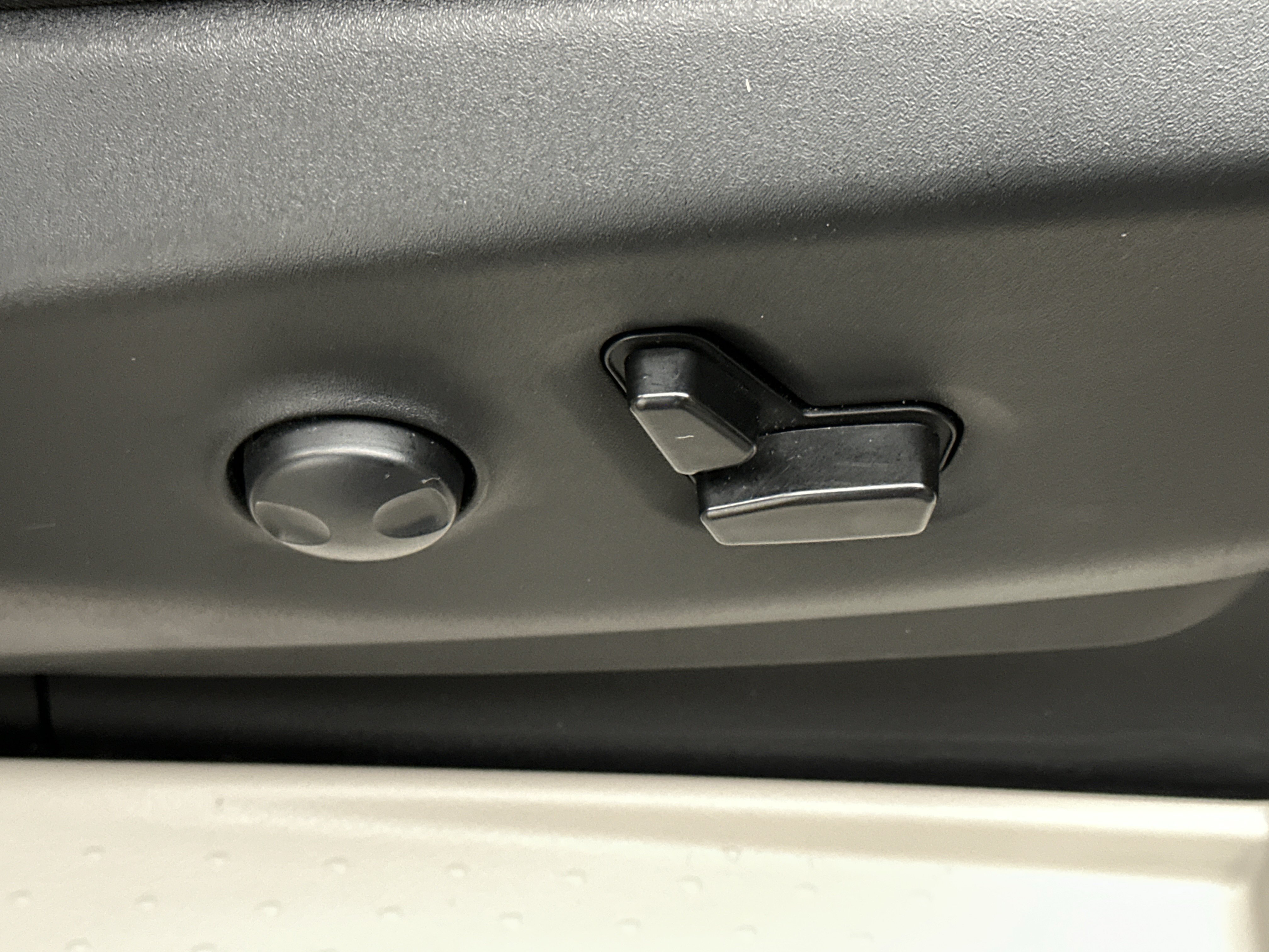 Used 2023 Chrysler Pacifica Limited FWD image 24