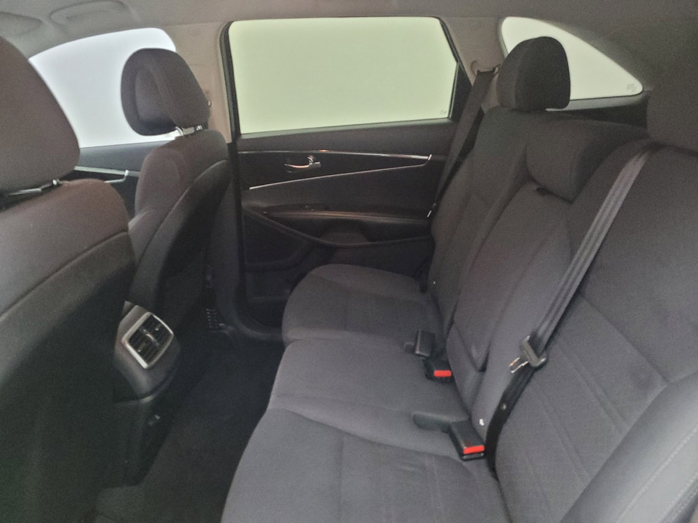 Used 2016 Kia Sorento L image 18
