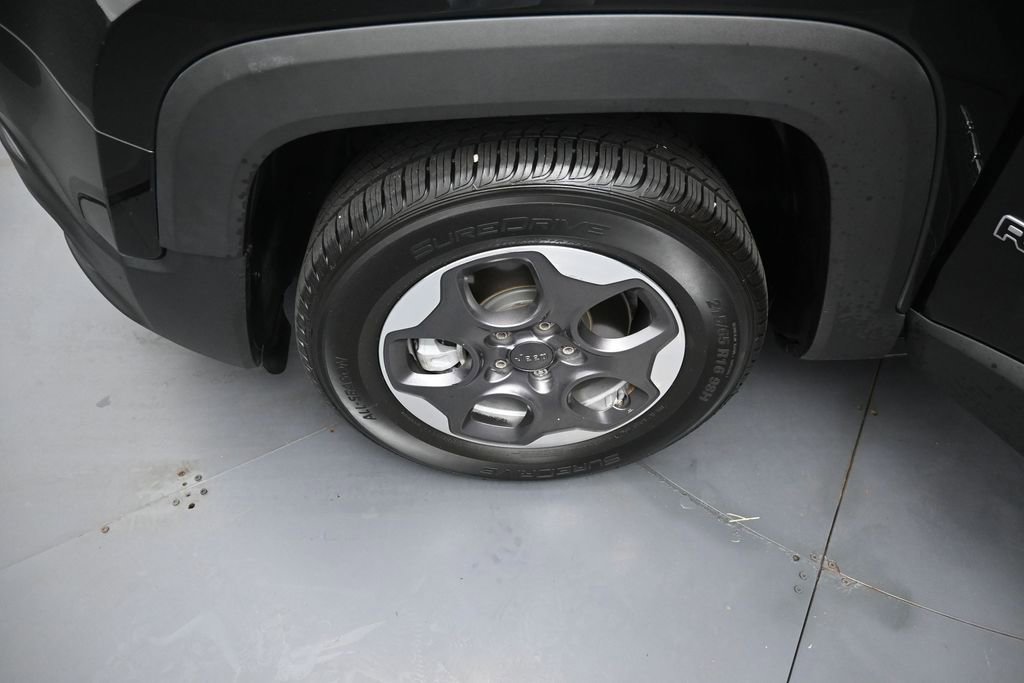 Used 2015 Jeep Renegade Sport w/ Power & Air Group FWD image 29