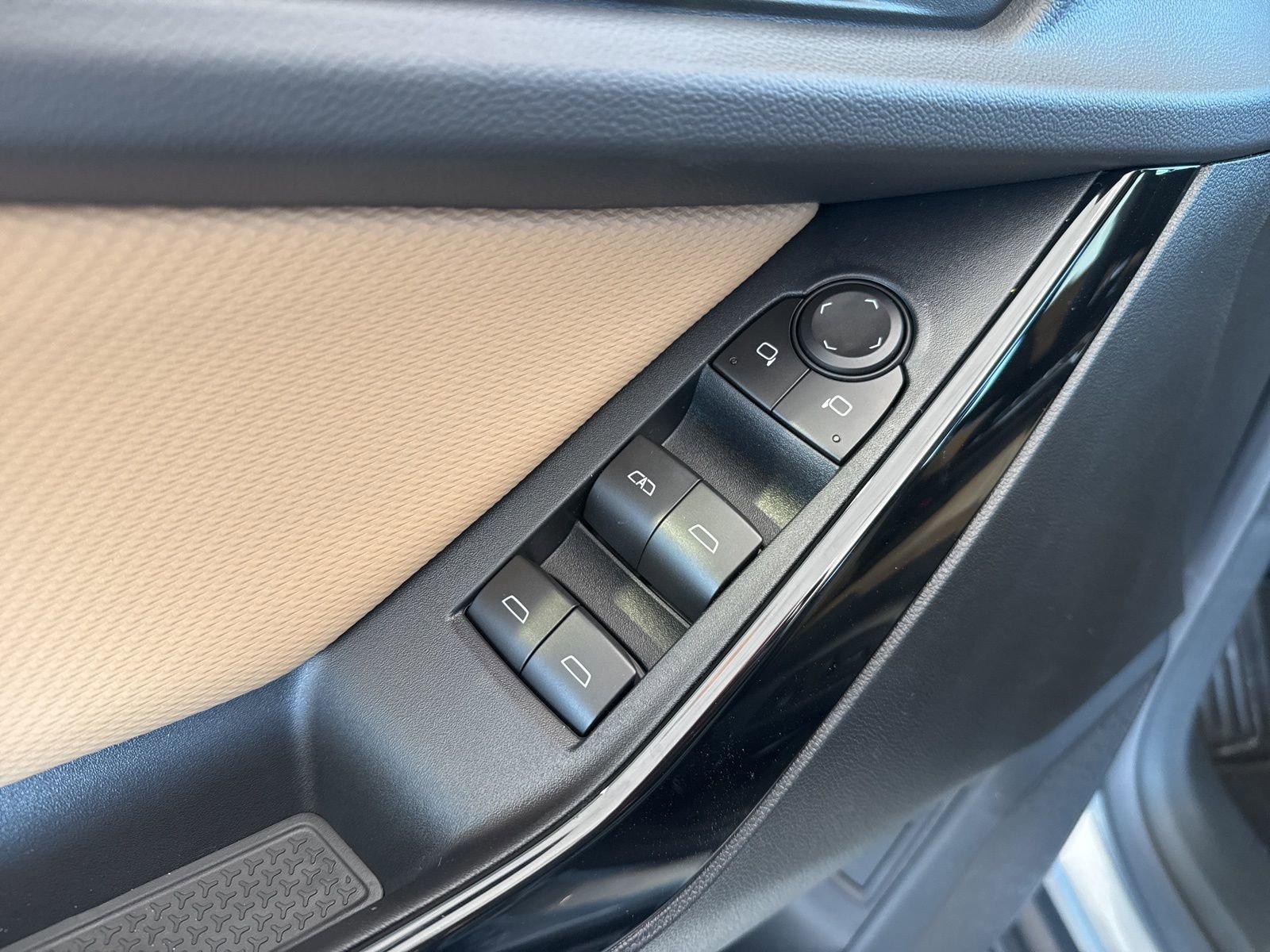 New 2026 Chevrolet Equinox ACTIV w/ Convenience Package III image 16