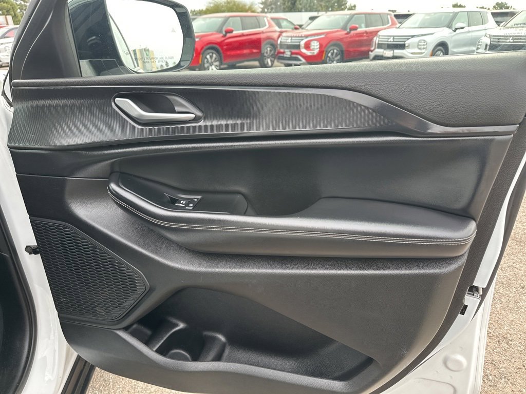 Used 2023 Jeep Grand Cherokee L Laredo image 25