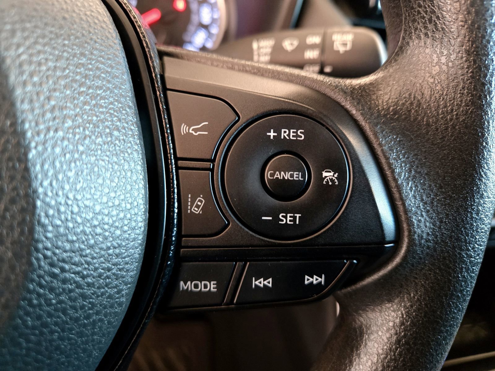 Used 2021 Toyota RAV4 LE image 13