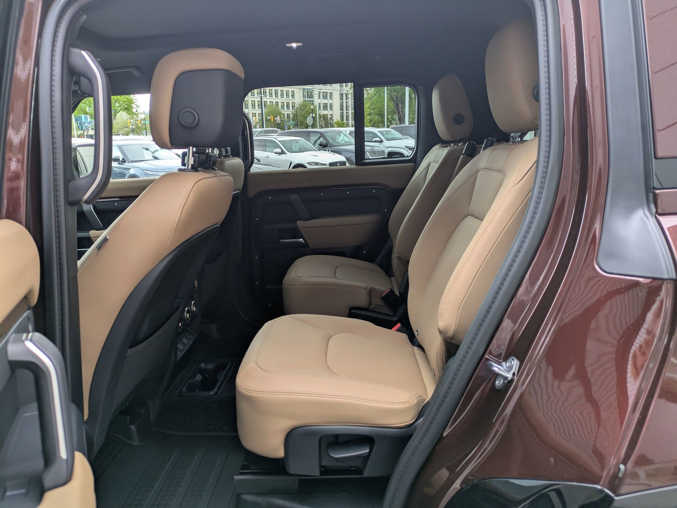New 2026 Land Rover Defender 130 X-Dynamic SE AWD/4WD image 26