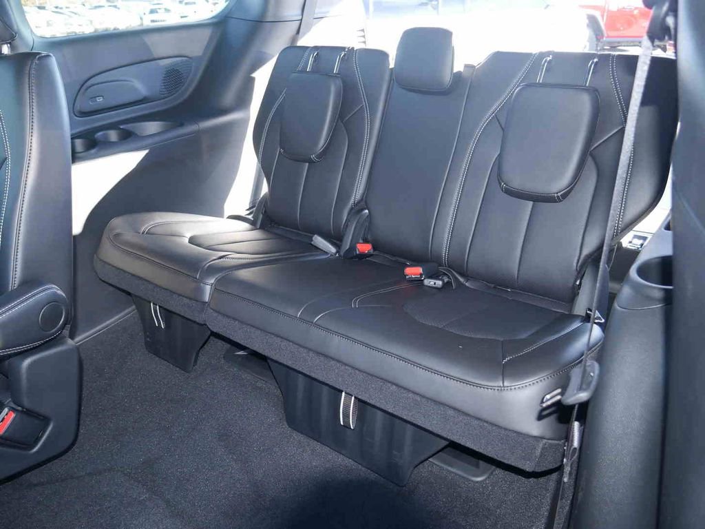 New 2026 Chrysler Pacifica Select image 15