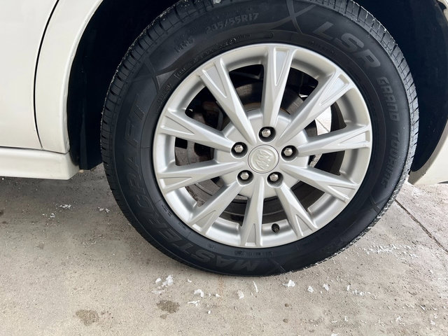 Used 2011 Buick Lucerne CXL FWD image 11