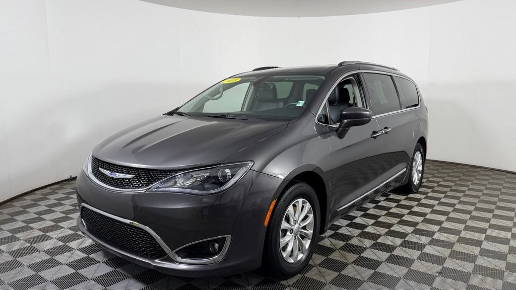 Used 2018 Chrysler Pacifica Touring-L w/ Premium Audio Group FWD image 3