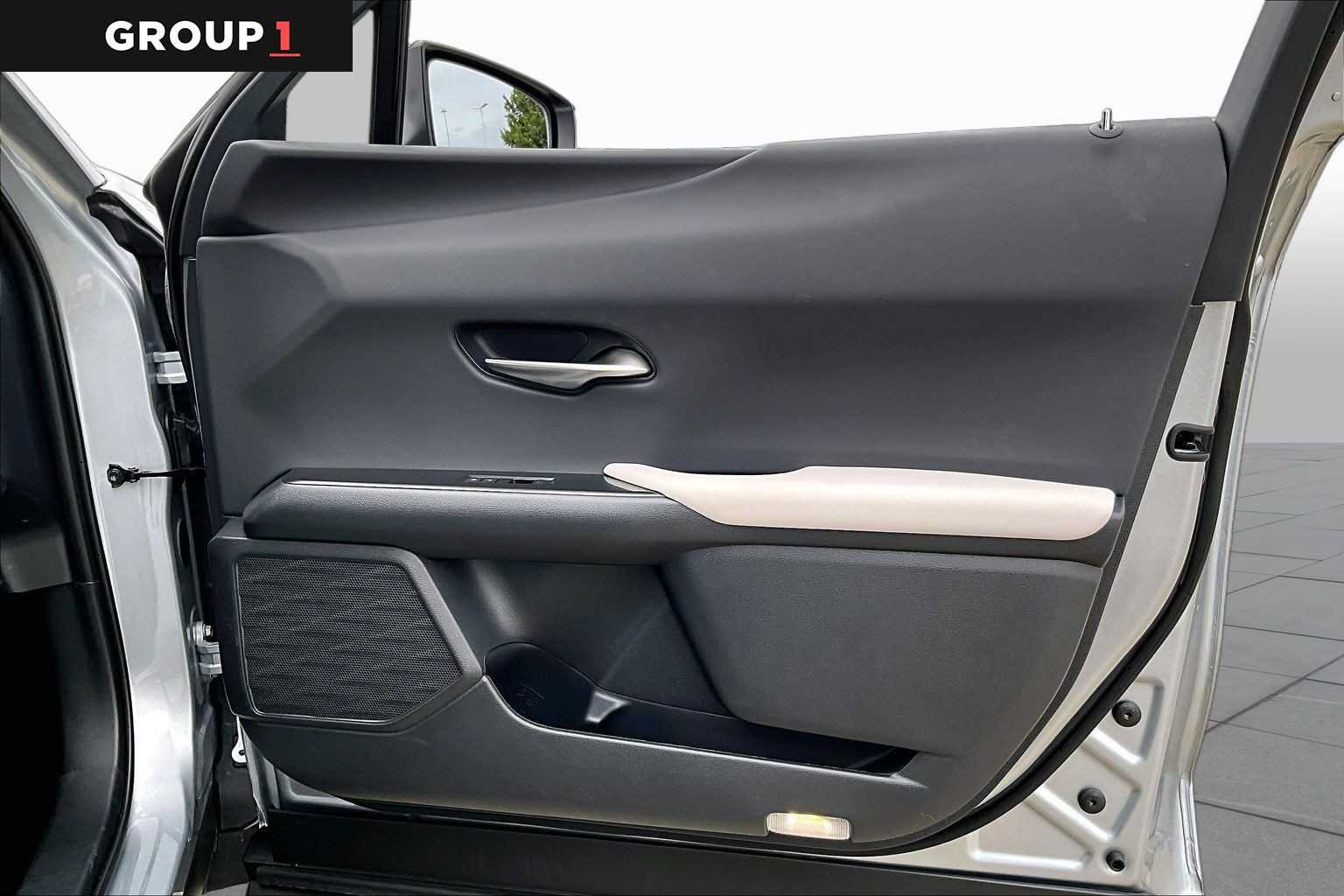 Certified 2025 Lexus UX 300h FWD w/ Accessory Package (Z1) image 20