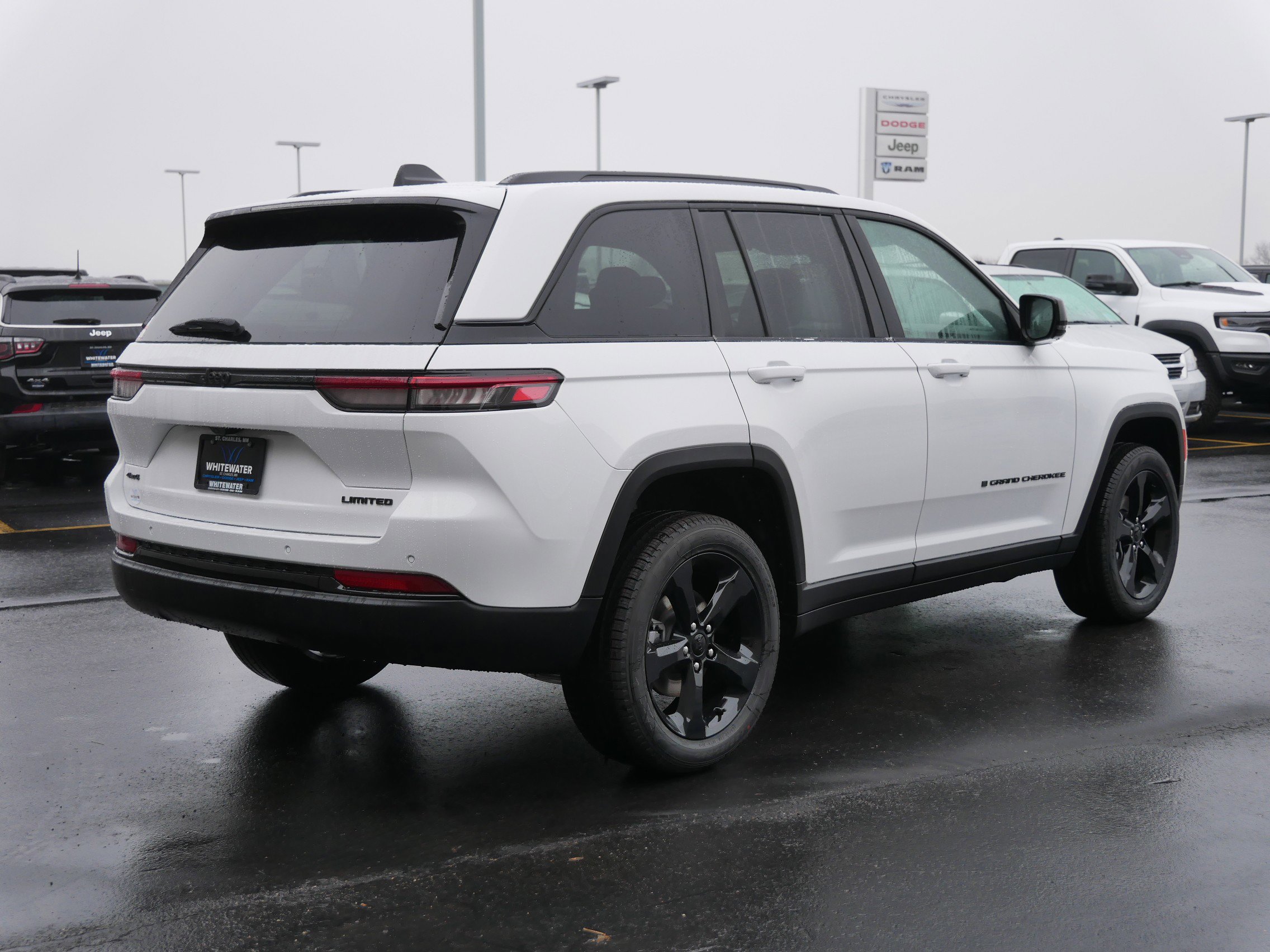 New 2025 Jeep Grand Cherokee Limited w/ Black Appearance Package image 2
