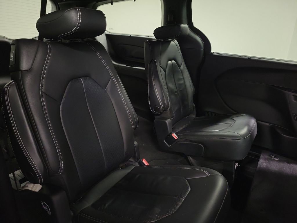 Used 2020 Chrysler Pacifica Touring-L w/ Advanced Safetytec Group image 23