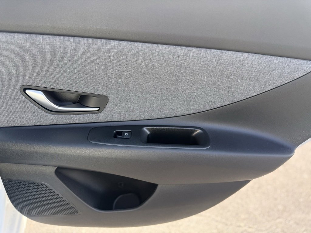 New 2025 Hyundai Elantra Limited image 10