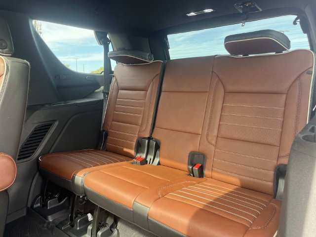 Used 2023 GMC Yukon Denali Ultimate AWD/4WD image 17