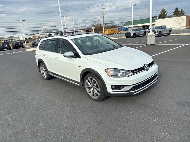 Used 2017 Volkswagen Golf Alltrack SEL image 2
