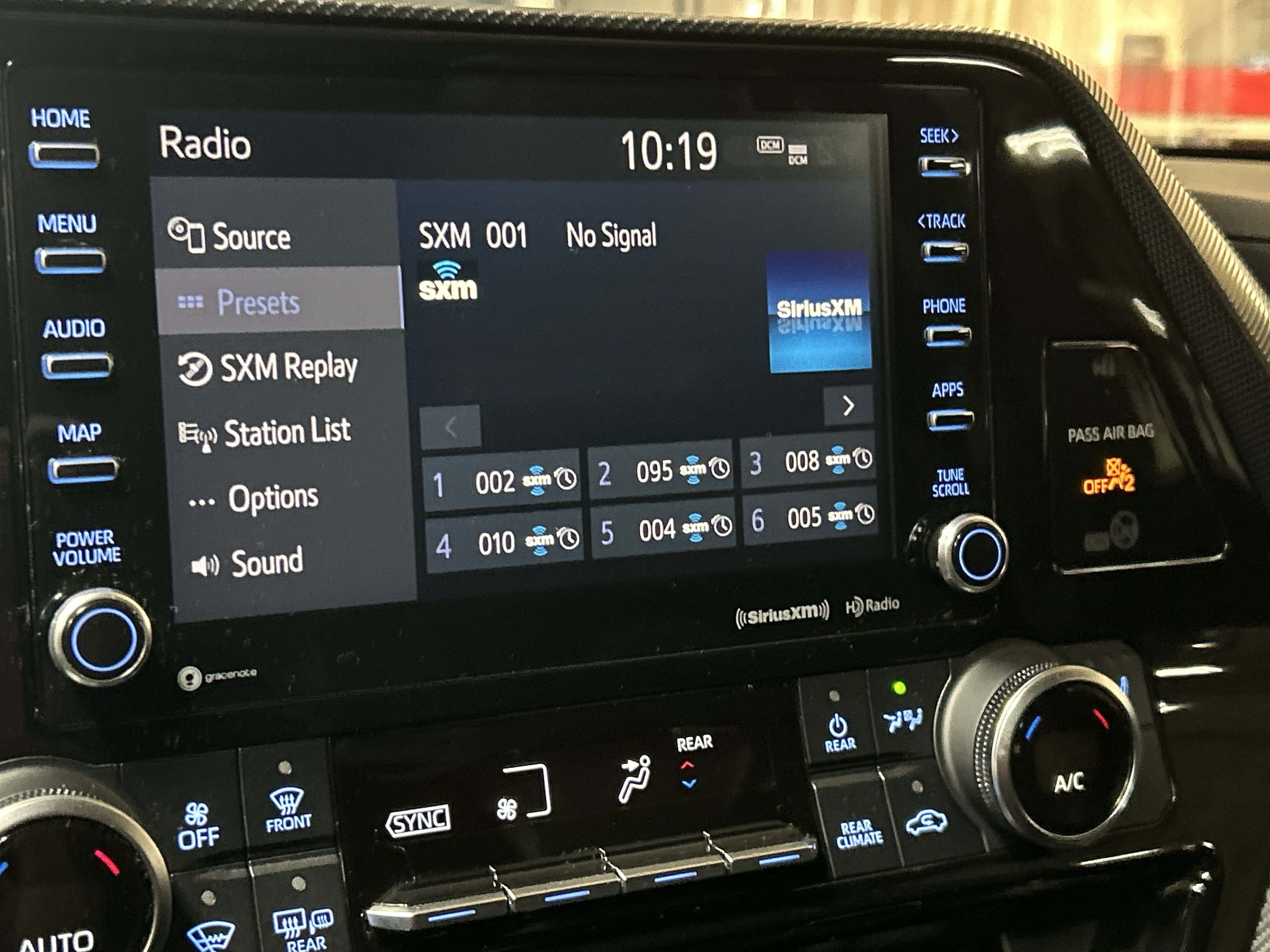 Used 2021 Toyota Highlander XSE FWD image 28