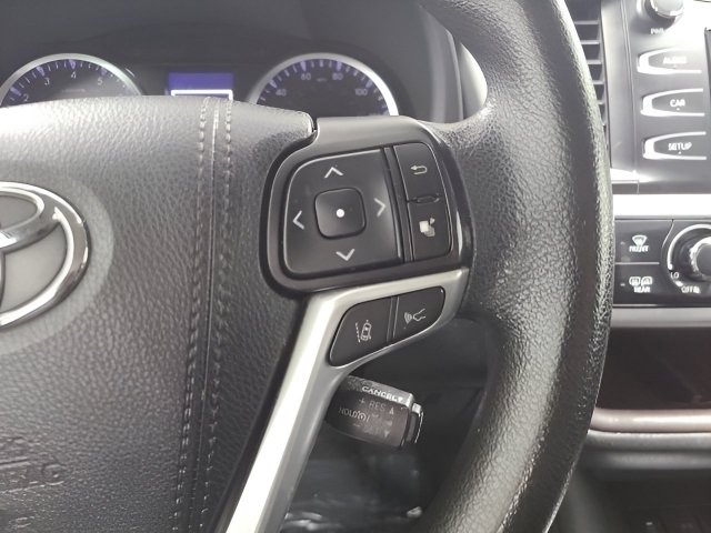 Used 2019 Toyota Highlander LE FWD image 24