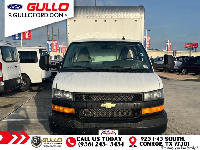 Used 2022 Chevrolet Express 3500 w/ Driver Convenience Package RWD image 2
