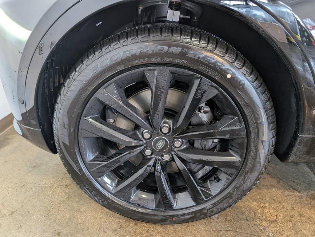 New 2026 Land Rover Discovery Limited Edition image 25