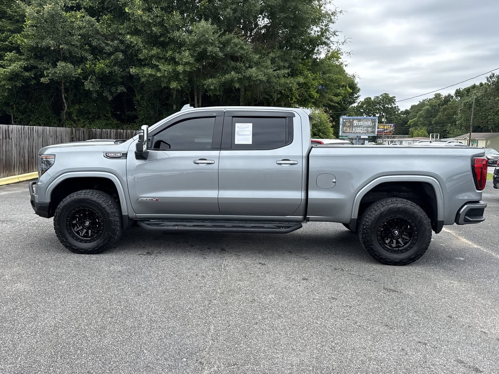 Used 2024 GMC Sierra 1500 AT4 w/ Technology Package AWD/4WD image 2