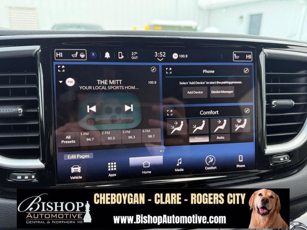 Used 2023 Chrysler Pacifica Touring-L image 29