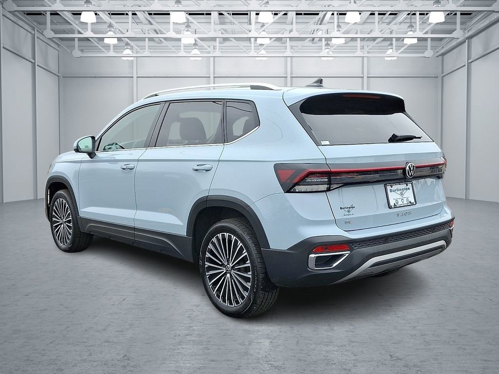 Used 2025 Volkswagen Taos SE image 4