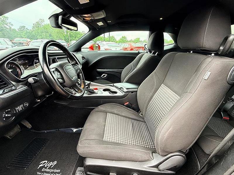 Used 2022 Dodge Challenger SXT RWD image 15