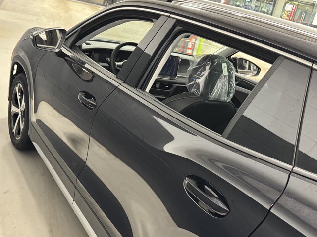 New 2026 Volkswagen Tiguan SE image 12