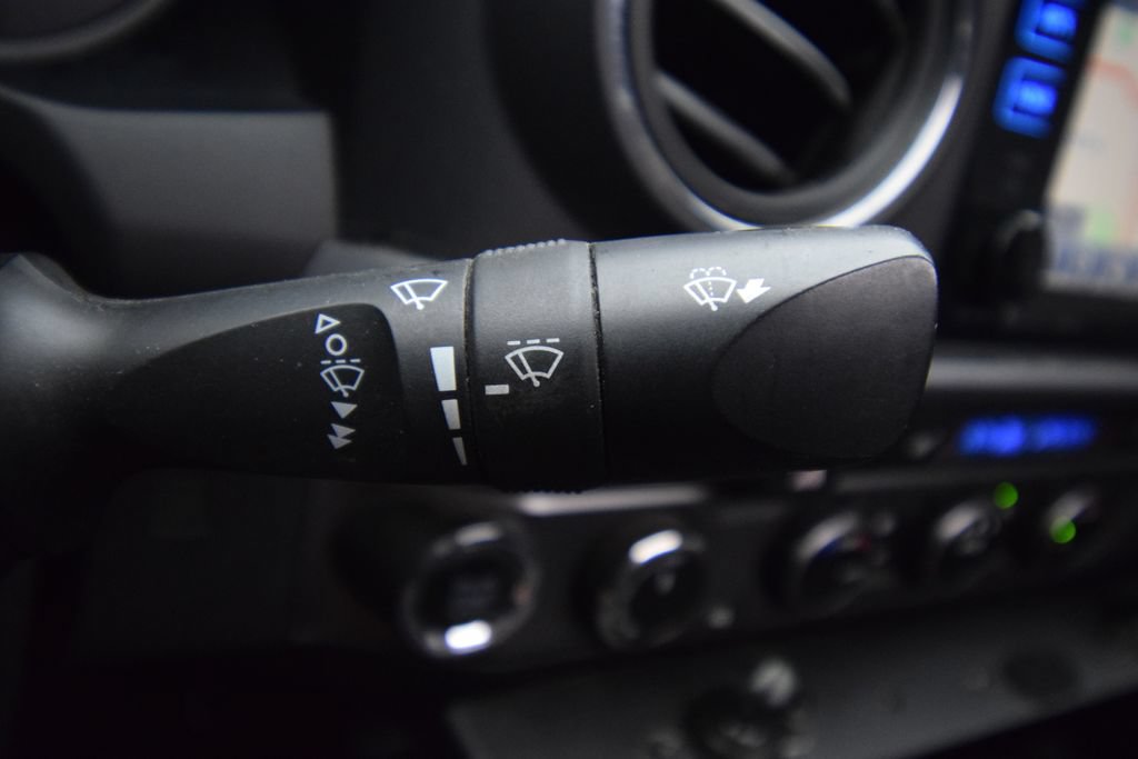 Used 2018 Toyota Tacoma TRD Sport AWD/4WD image 32