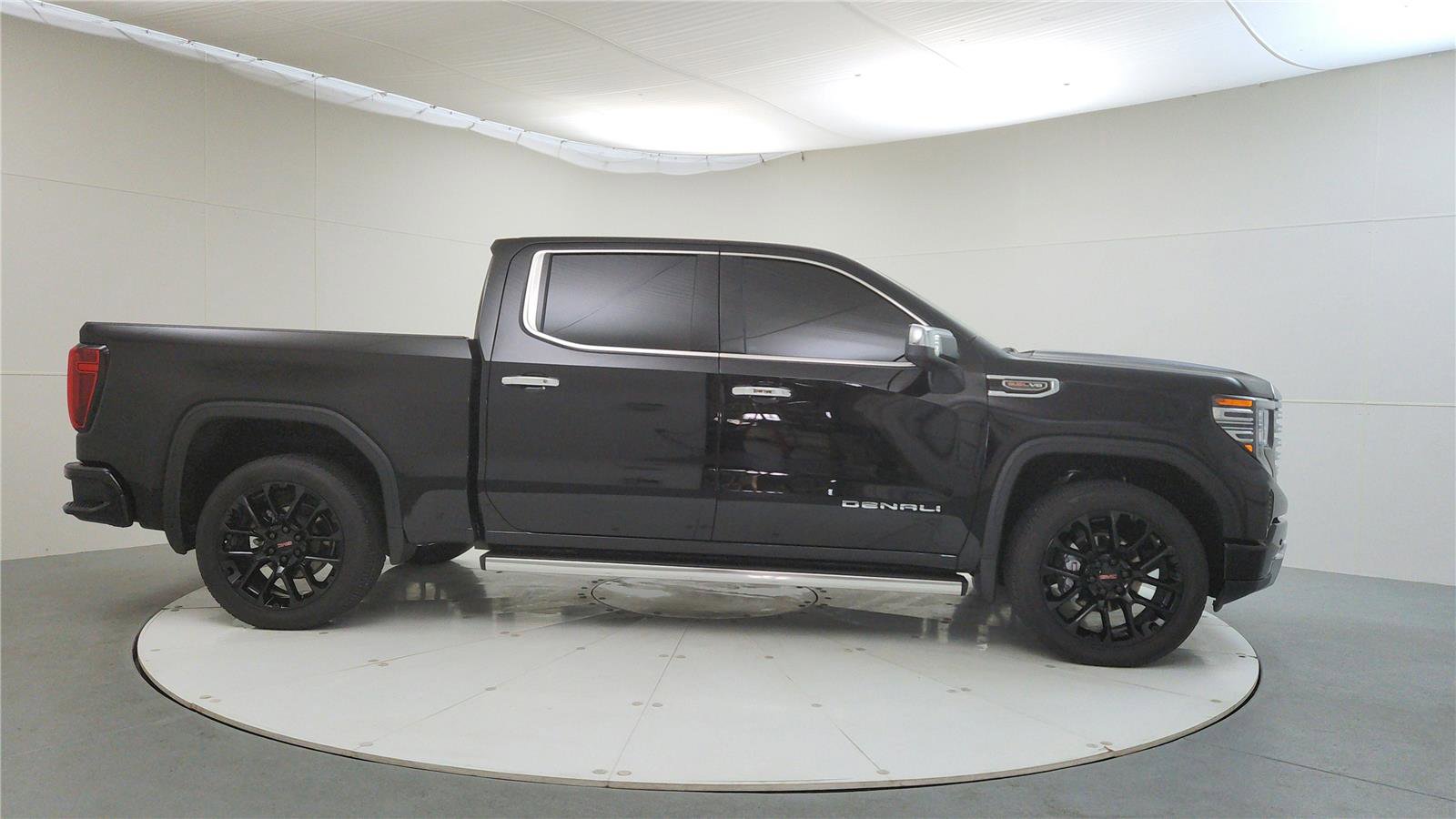 Used 2025 GMC Sierra 1500 Denali w/ Denali Reserve Package image 8
