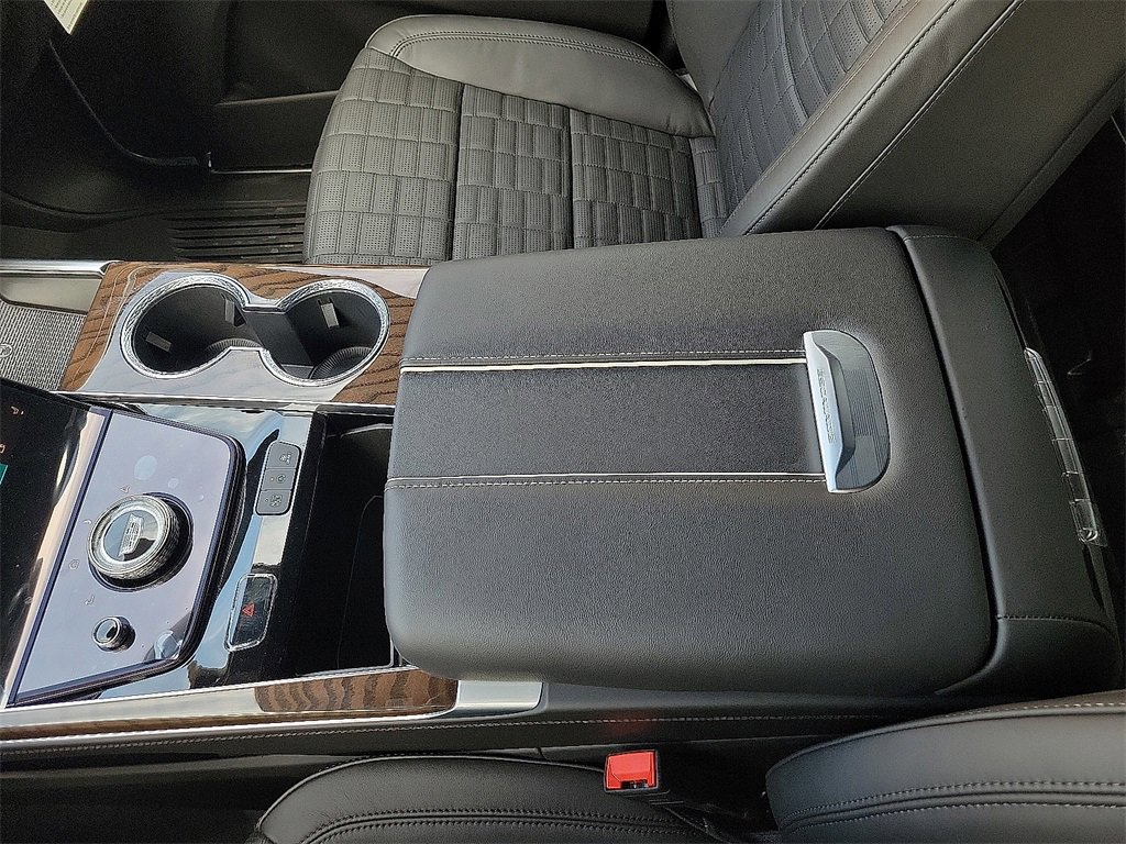 New 2026 Cadillac Escalade Platinum Luxury w/ LPO, Floor Liner Package image 18