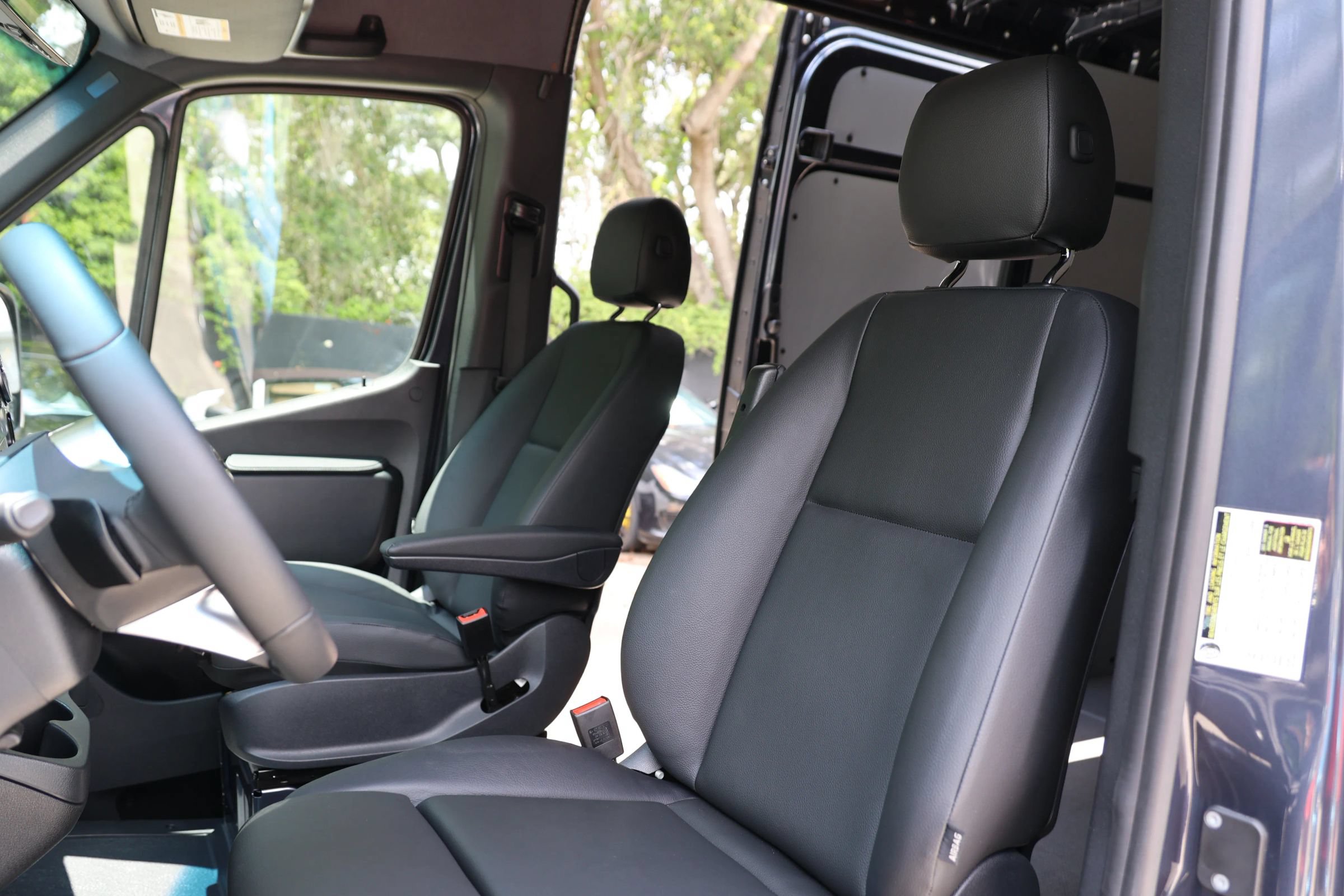 Used 2025 Mercedes-Benz Sprinter 2500 image 9