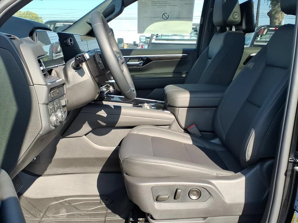 New 2026 Chevrolet Suburban Z71 w/ Z71 Off-Road Package AWD/4WD image 17
