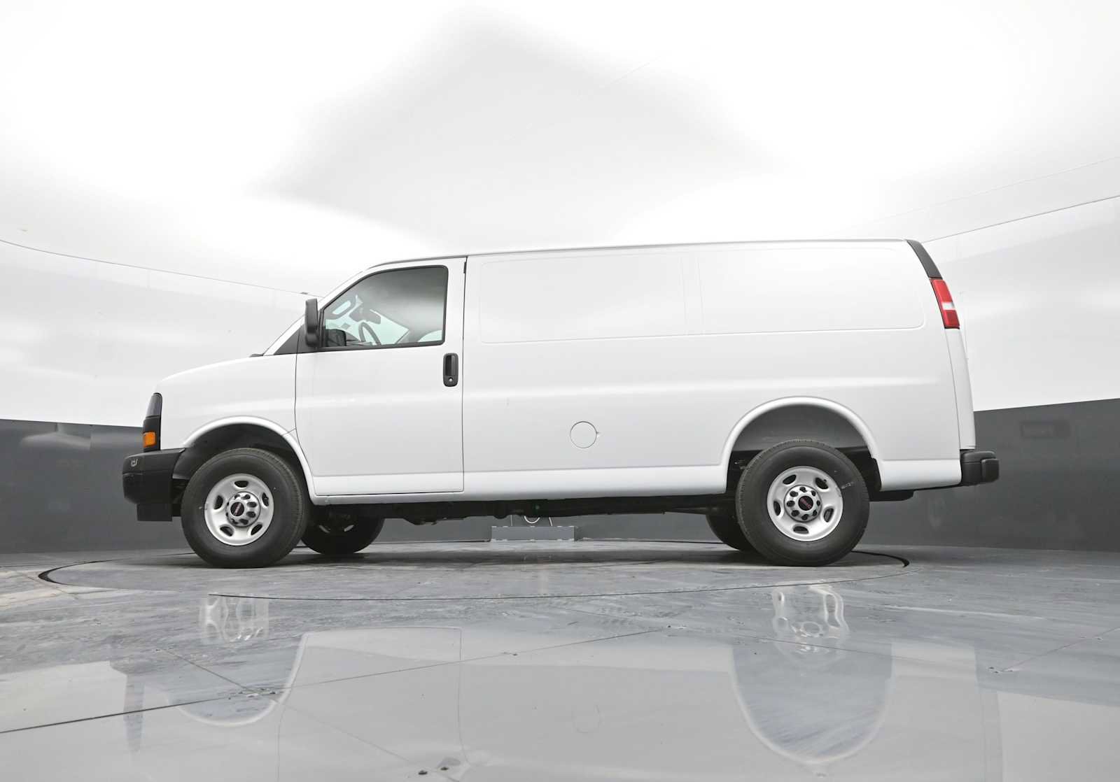 New 2025 GMC Savana 2500 w/ Driver Convenience Package image 21